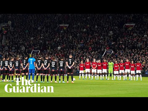 Manchester United observes moment of silence at Old Trafford for Sir Bobby Charlton