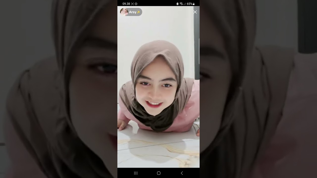 Hijab cantik guyur-guyur sampai nyeplak