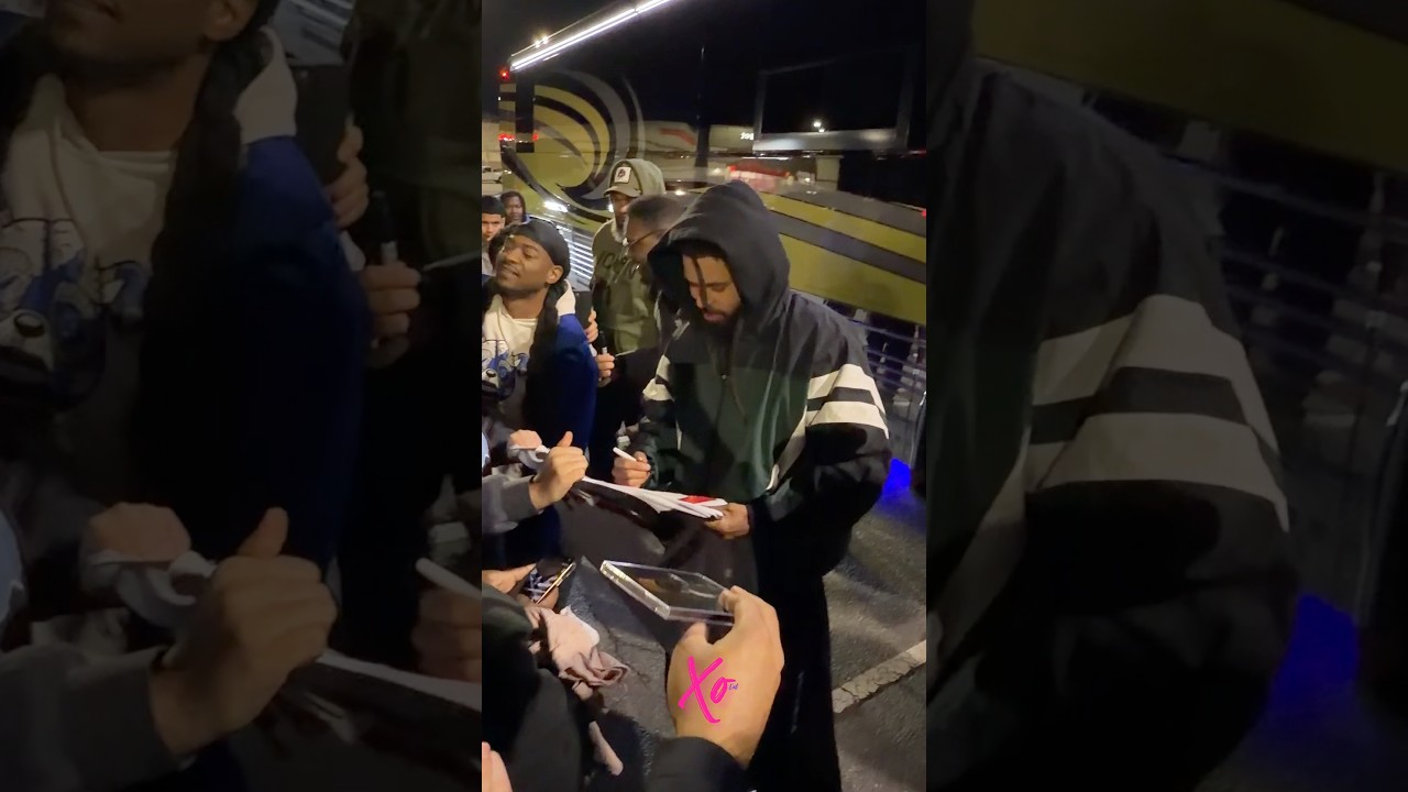 Джей Коул подписал мой CD.