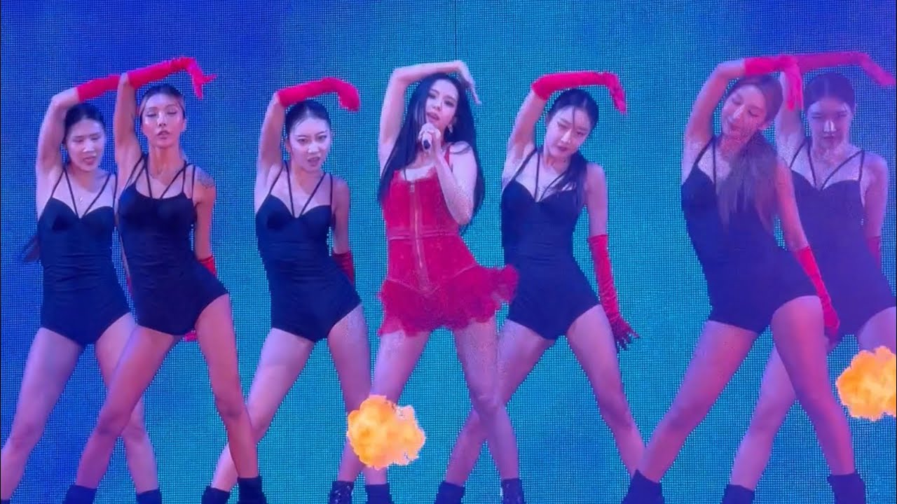 jisso-blackpink-solo-on-stage-born-pink-concert