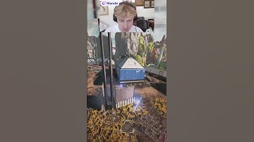 How Mande uses Pathfinder Grapple 🕹️ Apex Legends