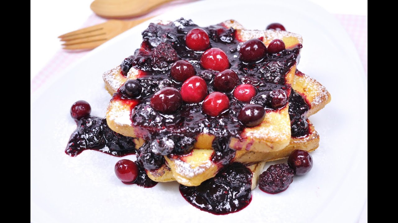 เฟรนซ์โทสต์มิกซ์เบอรี่ซอส | French Toast With Mixed Berry Sauce