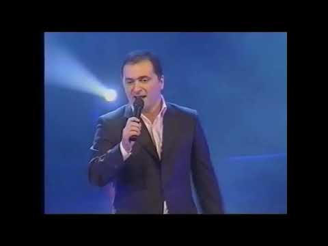 ABRAAM   SAPIR      სცენაზეა მომღერალი  მერაბ ელაშვილი