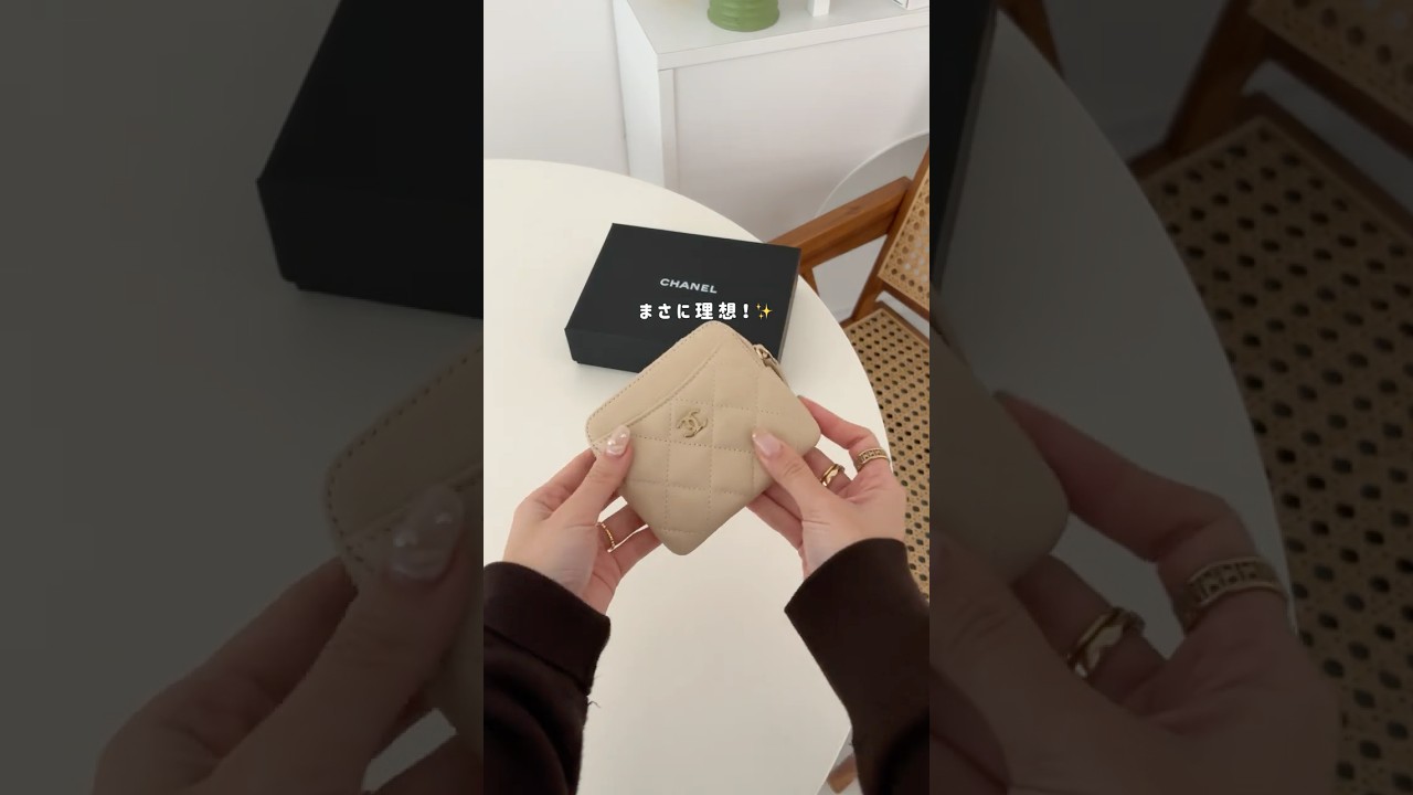 ジェニー着用で話題〉CHANELの“指先にCCロゴ”あしらったレザー手袋が