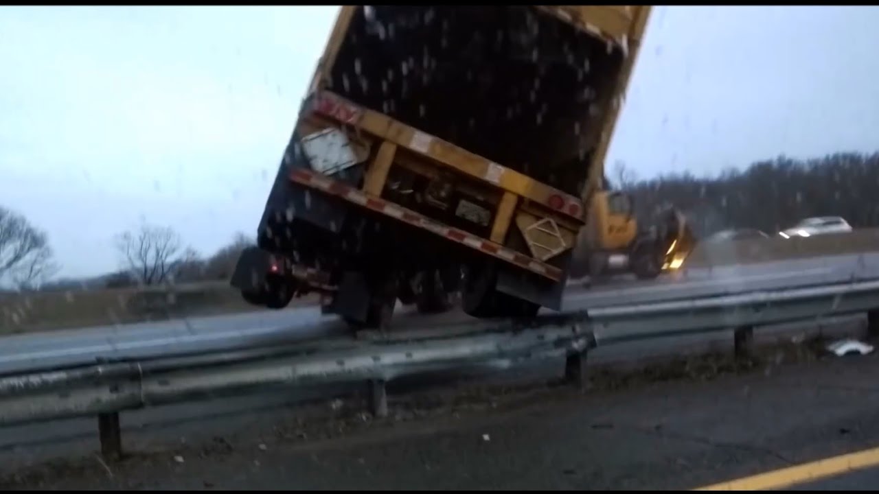 Amazing Truck Crashes - Accident Truck GK Compilation - YouTube