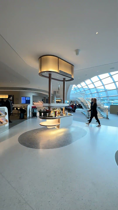 Air France ✈️  LOUNGE REVIEW at CDG PARIS - best showers! #shorts