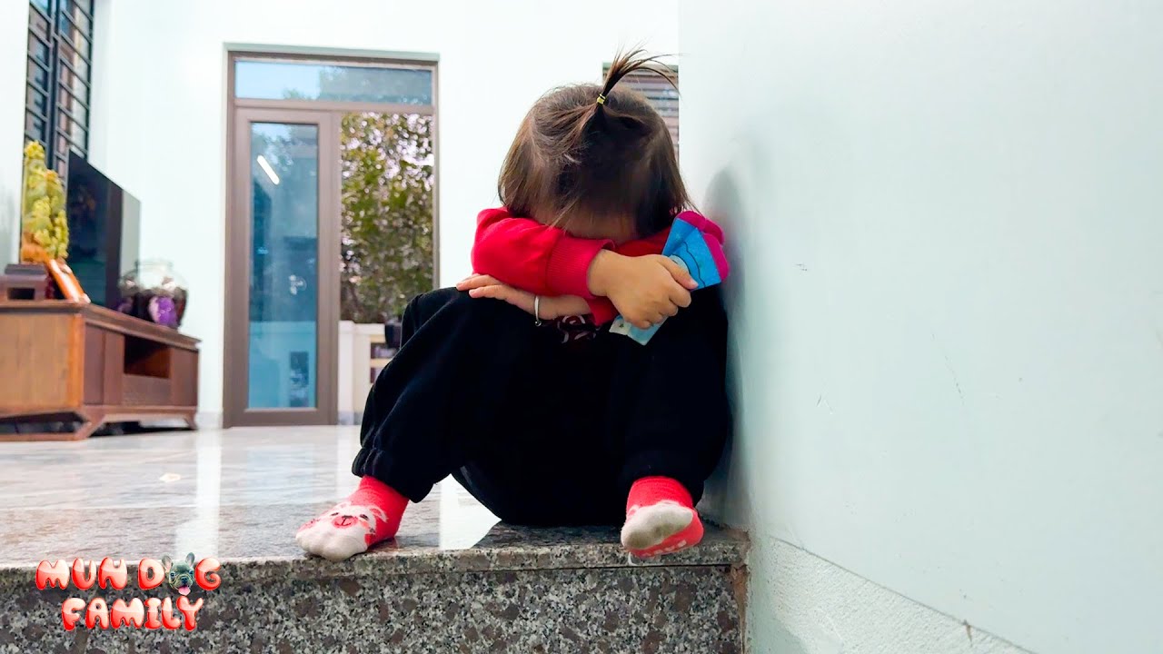 So sad! Why is Baby Diem sad? Quynh is here to help