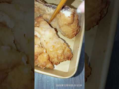吃播短片EP445、家樂福熟食炸物小吃開箱！霸王香雞排 粉超厚的雞排 ~2025年