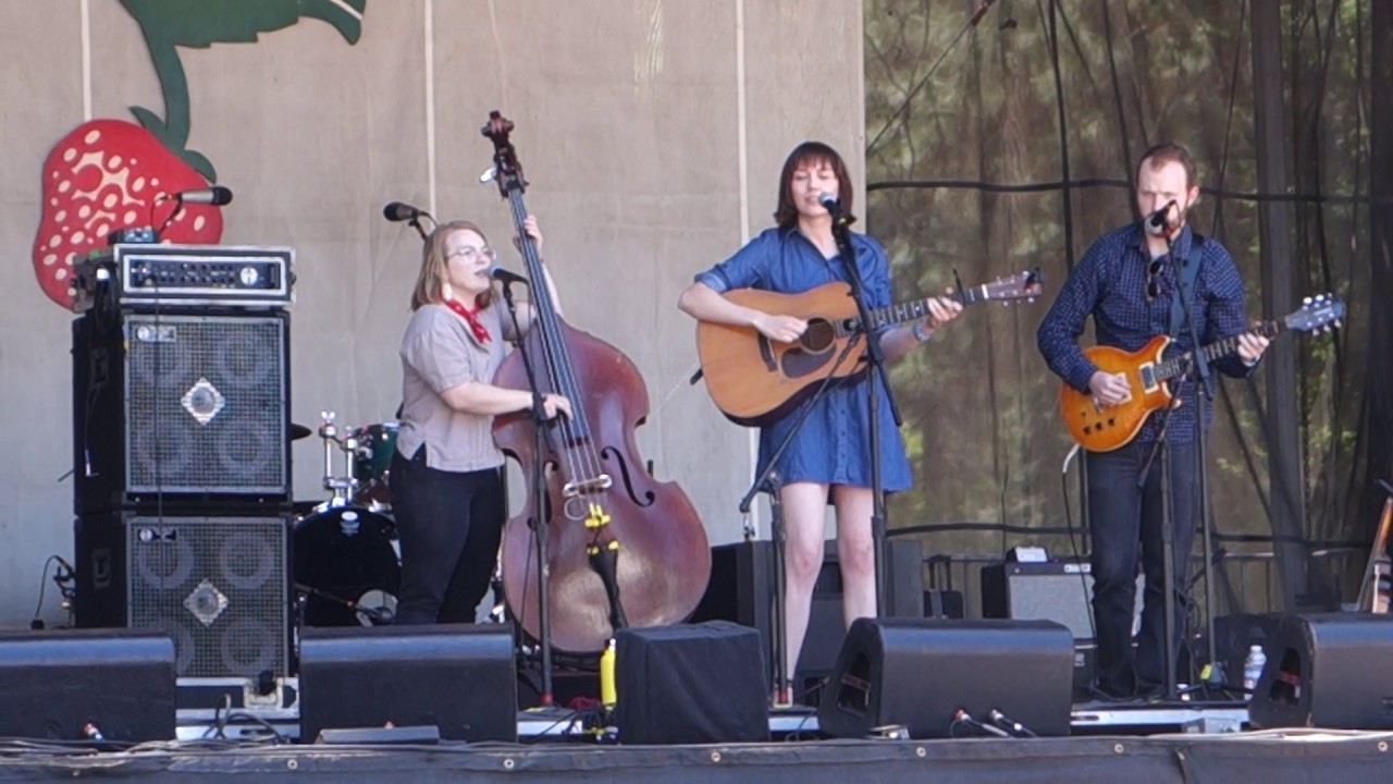 Helpless - Molly Tuttle Trio -  Strawberry Music Festival - May 27 , 2017