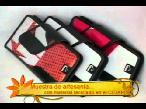 Muestra de artesanía con material reciclado en el CIDAP