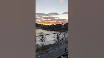 حمزه نمره كل الي معاك في الصوره غاب وطنك والأهل والصحاب الطبيعه الغروب 