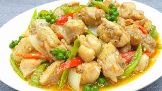 #ไก่ผัดพริกไทยอ่อน ไก่นุ่มฉ่ำ อร่อยเต็มคำ ผัดพริกไทยหอมๆ ราดด้วยข้าวร้อนๆ เพิ่มไข่สักฟอง ใจฟูสุดๆ