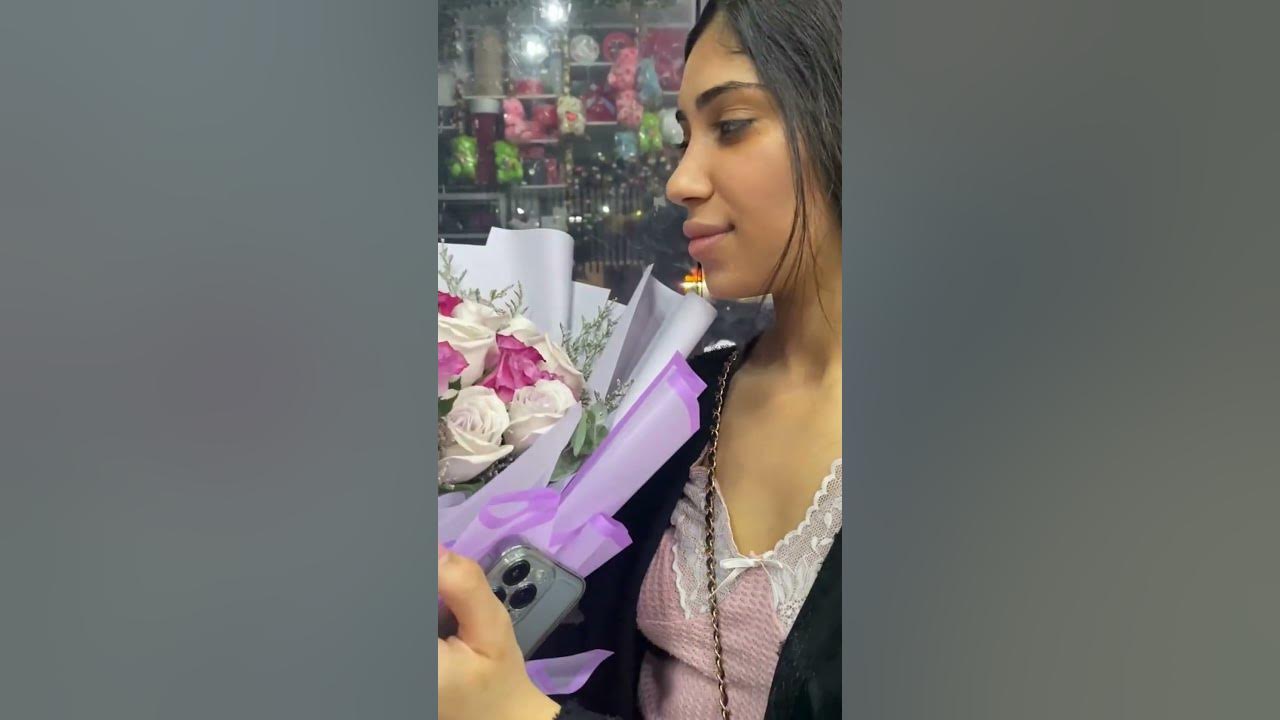 Purple Roses Bouquet - Flower Delivery Dubai - Lady Holding Bouquet - Richrose.ae