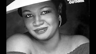 Video thumbnail of "Gwen Guthrie ║♥  Close To you║♥"