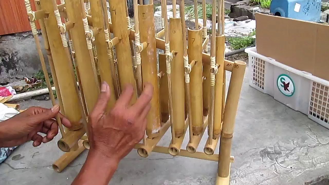 WISATA BANDUNG: Jual angklung di Lembang. Indonesia. ANGKLUNG MUSIC