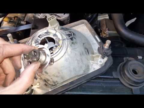 Land Rover Discovery 1 headlight bulb replacement (1989-1999)