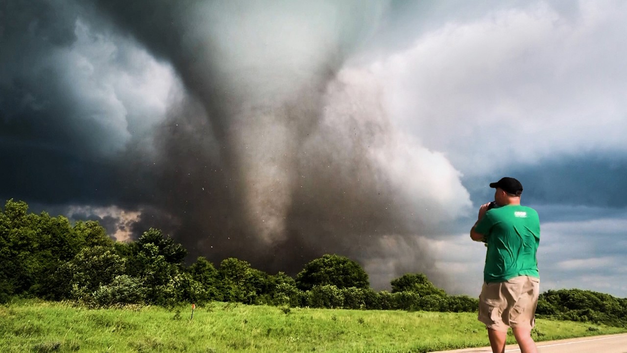 Chasing an EF4 Tornado of a Lifetime! - YouTube