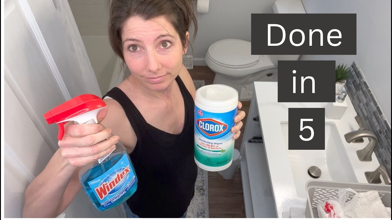 Clean with me!  5 Minutes to a clean bathroom.