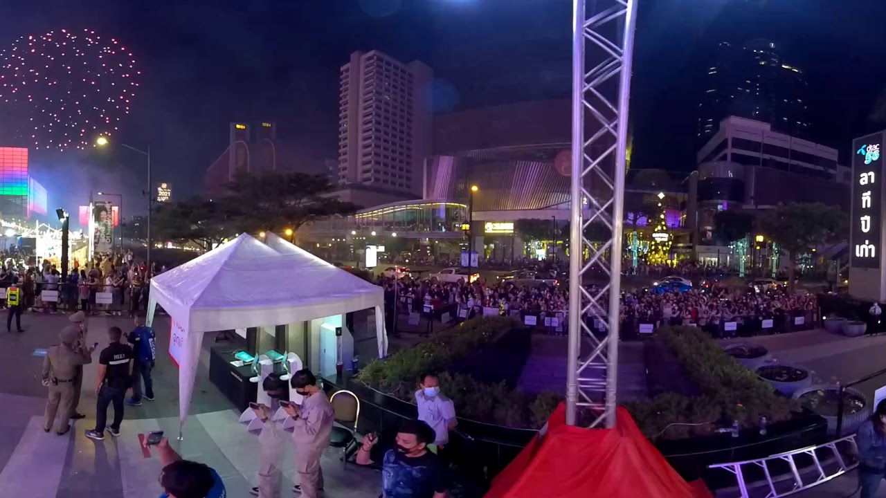 Replay New Year Fireworks With VR Tech