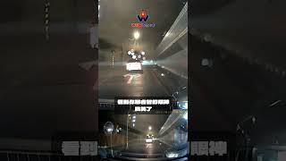 看到你那睿智的眼神,我笑了