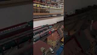Rivarossi HR2989S Vossloh DE18 DB in DC unterwegs mit Güterzug