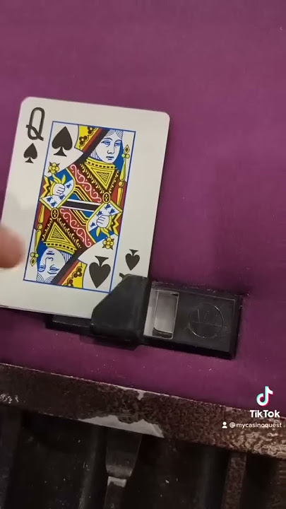 How does the dealer know they have Blackjack? #blackjack #21 #vegas #casino #lasvegas