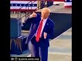 Donald Thump Bailando Merengue :Me Miró Y La Mire Omega