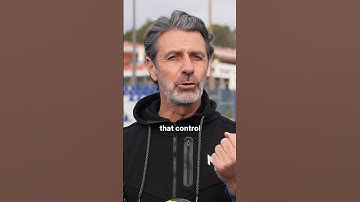 Should you hold your racquet tight or loose? ✊ Discover the impact on power and control!