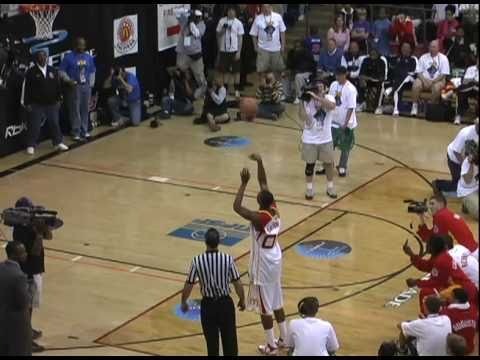 Gerald Henderson was the slam dunk champion, Chase Budinger was the runner-up. Darrell Arthur, Thaddeus Young, Sherron Collins and Javaris Crittendon also participated in the slam dunk contest. 0:02 Javaris Crittendon 0:07 Sherron Collins 0:14 Darrell Arthur 0:27 Thaddeus Young 0:45 Gerald Henderson 1:10 Chase Budinger 1:53 Final Round: Darrell Arthur 2:02 Final Round: Gerald Henderson 2:21 Final Round: Chase Budinger Among the judges were San Diego Chargers' Antonio Gates, Shawne Merriman and LaDanian Tomlinson. All of the converted dunks are shown, plus slo-motion replay. See more videos at www.SportsOnTheSide.net Documenting CIF sports in San Diego since 2001