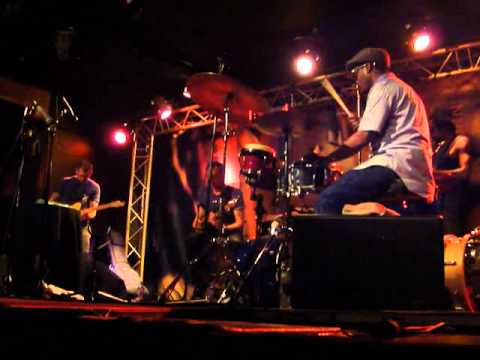 Chris Dave & Friends - D'Angelo/Jimi Hendrix inspired jam - New Morning 110611.MP4