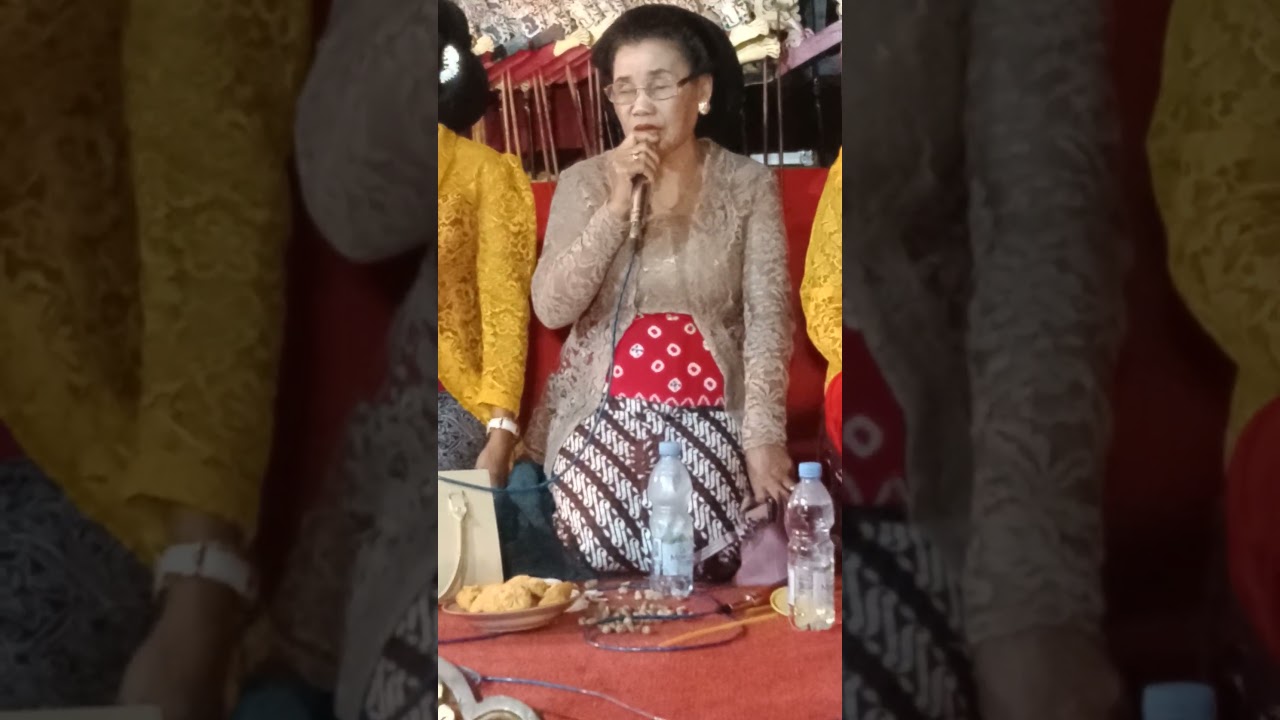 Pesinden klasik Senior Bu Tumikem