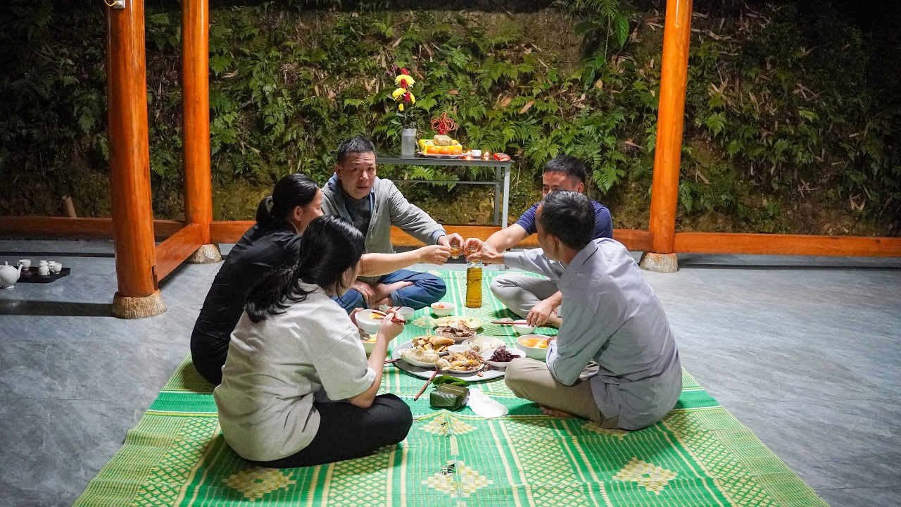 Эмоции: Уютный ужин перед тем, как попрощаться с мужем и дочерью.