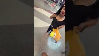 Lupita TikTok vuelve a generar polémica tras negarle una foto a una fan en Soriana de San Roque.