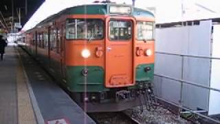 【中間車が2ドアタイプの117系】１１５系普通長船行発車（岡山駅１５番のりば）【赤穂線・湘南色】