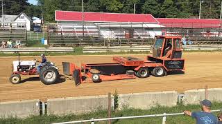 Ford 960 at the 2021 Idaville antique pull.