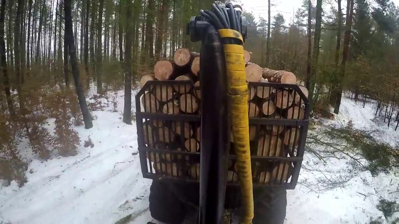Valmet 832 Working in Snow
