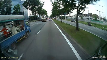 Comfort taxi driver overtake without signal