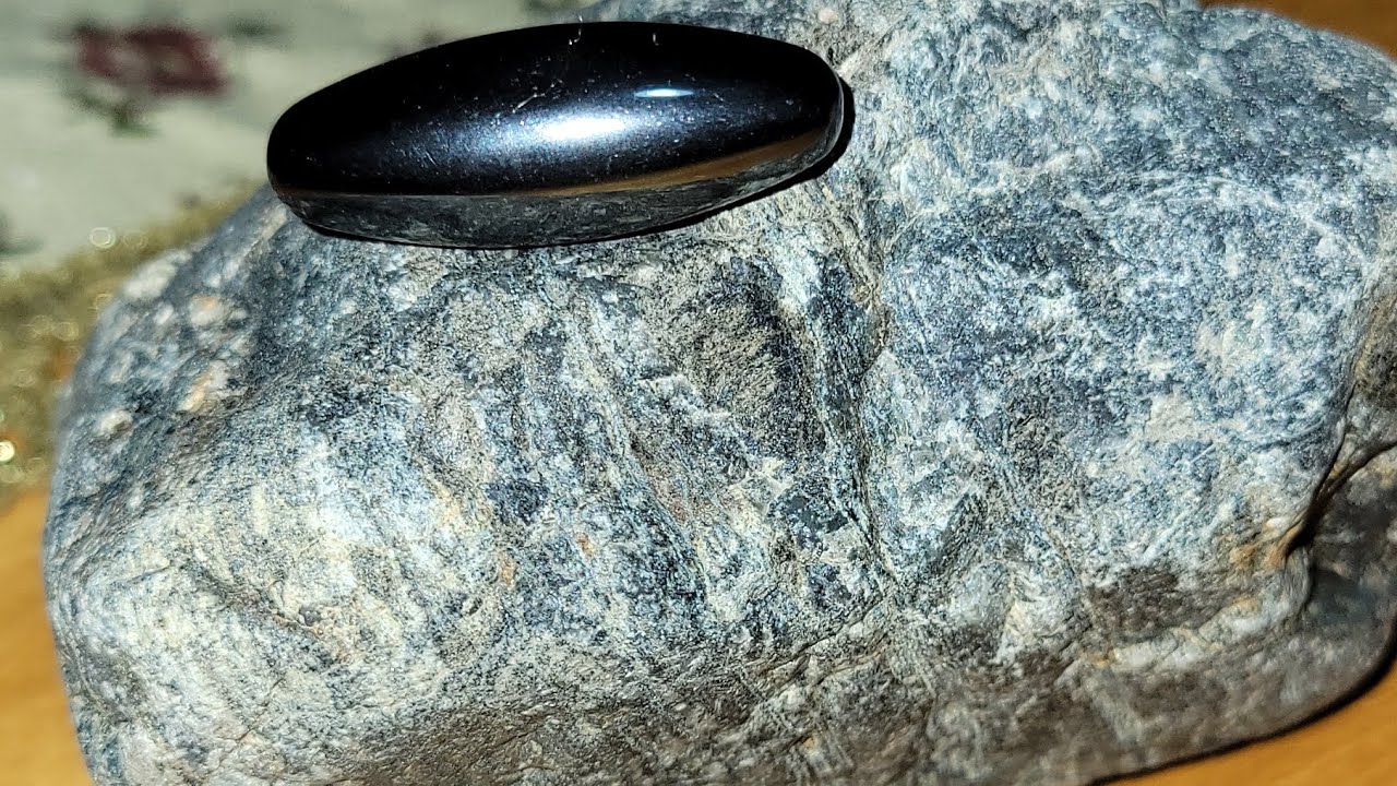 Nr 1 .Magnet proof - Meteorite stones 🪨