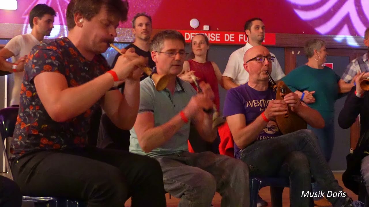 Musique bretonne : Bœuf-gavotte (ton simple) au fest-noz du Printemps de Châteauneuf en 2025