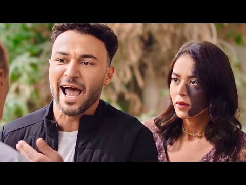 بيمثل عليها انه بيحبها علشان يستغلها بسبب وحمة وشها ويصورها ويعرضها في معرض التصوير بتاعه