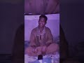 ساعه روقان انا زعلتك ف حاجه طب ايه يا حبيبى هي بتدارى عينك ليه لما بتييجى ف عنيا