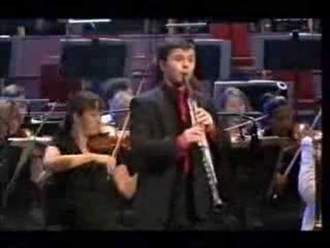 Julian Bliss plays Mozart clarinet concerto I.Allegro (pt 1)