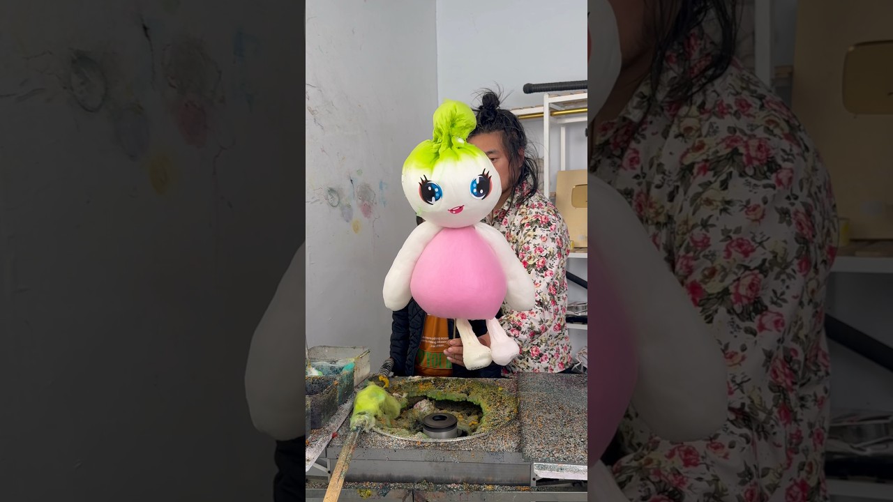 Learning to make cotton candy dolls at the age of 7