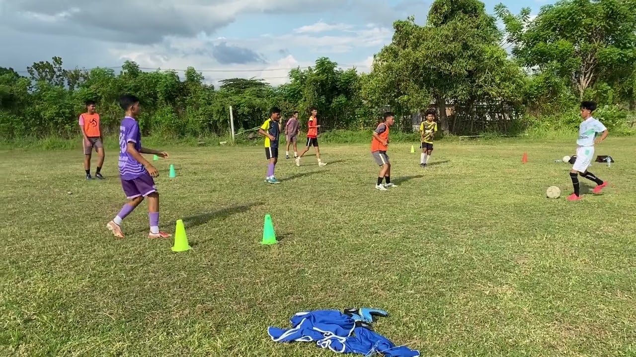 LATIHAN FIRST TOUCH (Pengantar Skill,Komponen Skill dan Game)