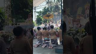 Merinding… sunyi senyap dan suara gamelan nya bikin meleleh.