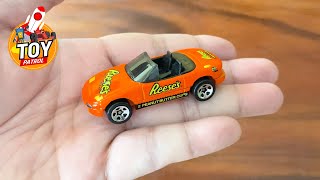 HOT WHEELS- Sugar Rush Series - Mazda MX-5 Miata - Reese's Peanut Butter Cups Paint TOY CAR REVIEW