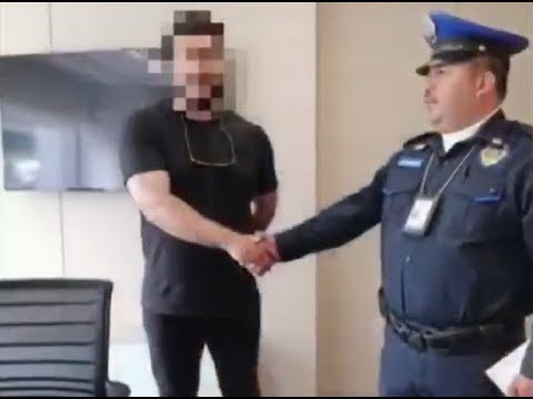 POLICÍA CHIDO REGRESA 1,600 DÓLARES Y PERTENENCIAS DE UNA MOCHILA censuration definition