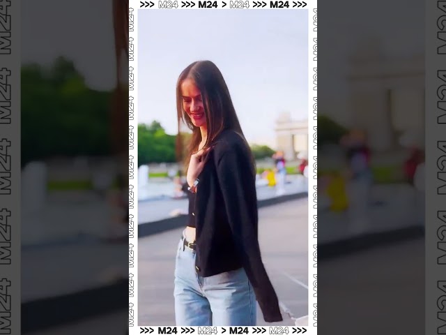 В Москве расстелили красную дорожку для каждого прохожего  просто так 