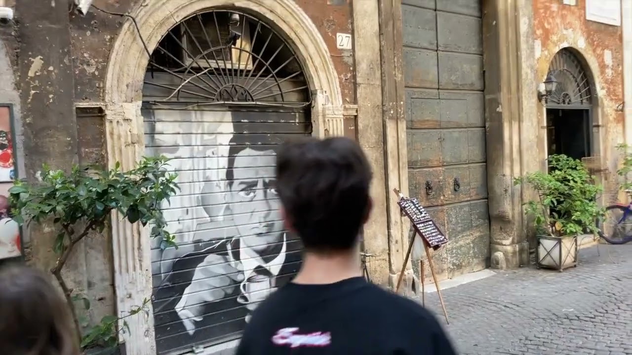 Guarda Roma-Via dei Coronari  Quando c'erano i panni stesi alle finestre