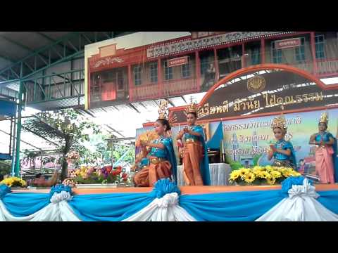 งานวันแม่ โรงเรียน ถนอมพิศ 2558